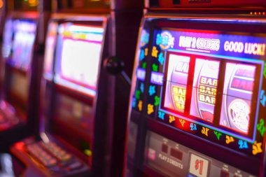Payment method icons showing DANA, OVO, GoPay, QRIS, and bank options supported by qqmamibet login